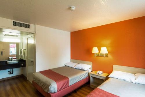 Motel 6-Redding, CA - North Ideally located in the prime touristic area of Redding, Motel 6 Redding North promises a relaxing and wonderful visit. The property features a wide range of facilities to make your stay a pleasant exp