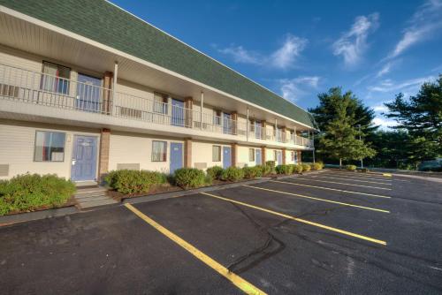 Motel 6-Niantic, CT - New London