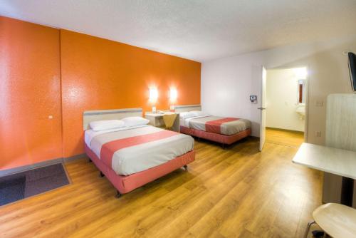 2 double beds