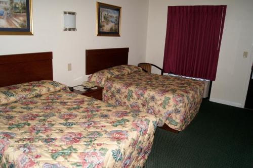 American Inn and Suites - image 8
