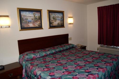 American Inn and Suites - image 9