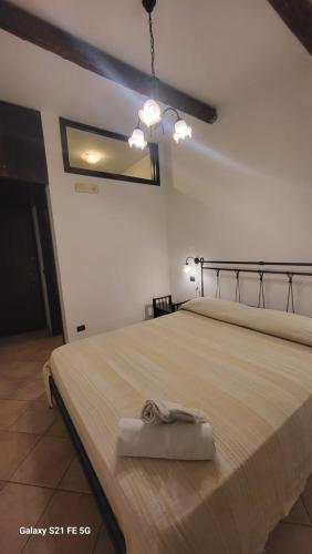 1 queen bed, 2 twin beds