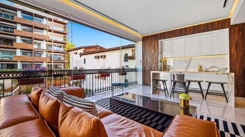 PIER 57 - 208 Best 2 BR Condo in Romantic Zone