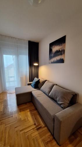 Lena Apartman