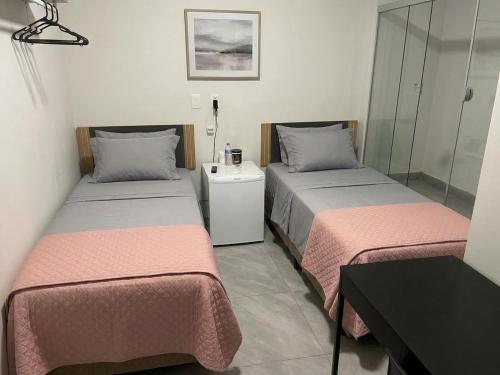 2 twin beds