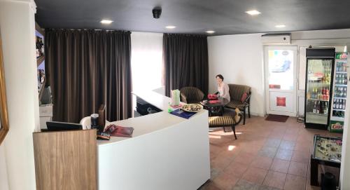 Hotel Mon Caprice - image 10