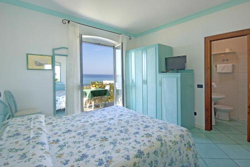Double Room with Balcony and Sea View