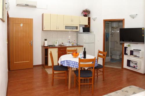  Apartments Marijana in Petrčane