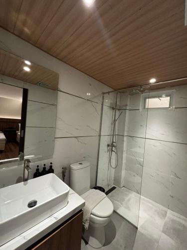 2 double beds, 1 twin bed
