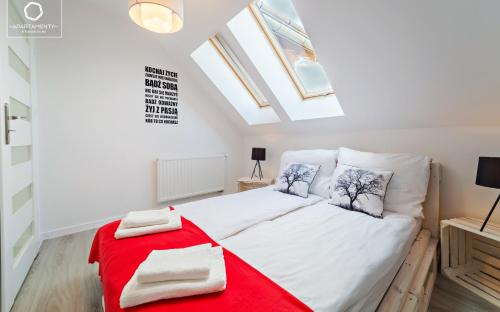 1 queen bed, 1 sofa bed