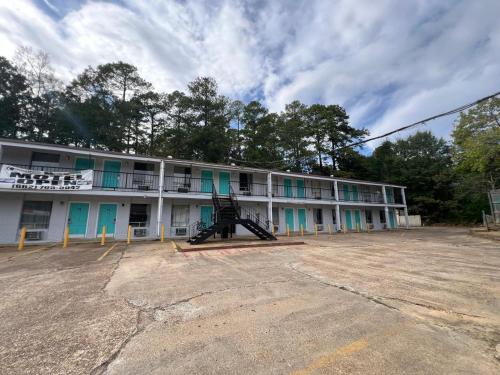 The Grand motel Inn and Suite Louisville