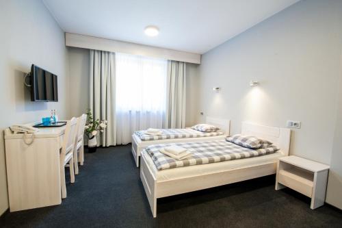 2 twin beds
