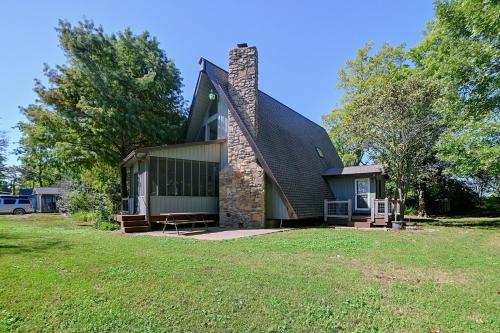 Boat Dock on Reelfoot Lake: Tiptonville Retreat