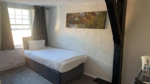 1 double bed, 1 twin bed
