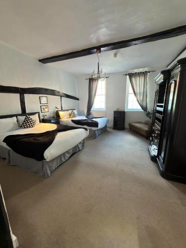 2 queen beds