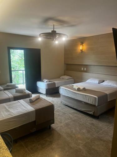 1 double bed, 2 twin beds