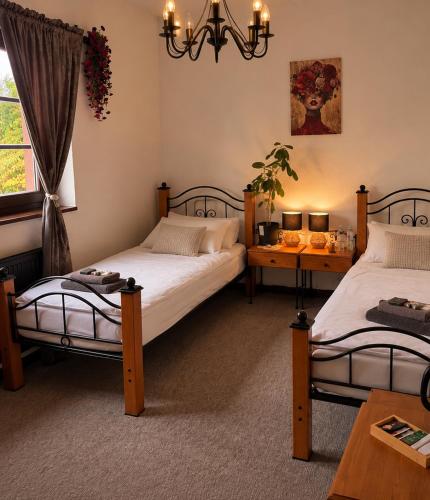 2 twin beds