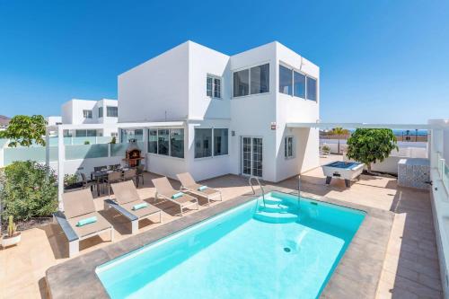 Villa Yesenia by Villa Plus