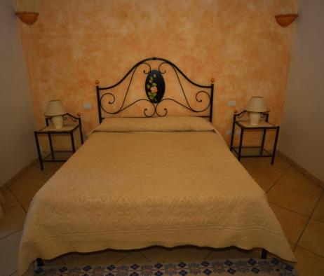 1 queen bed, 1 twin bed