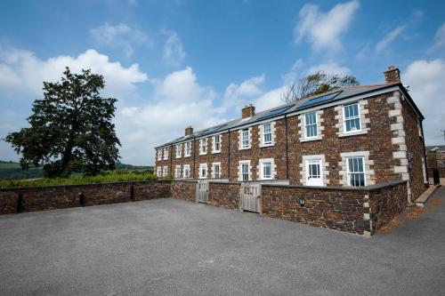 Green Acres Cottages - main image