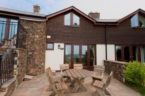 Green Acres Cottages - image 5