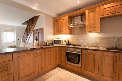 Green Acres Cottages - image 2