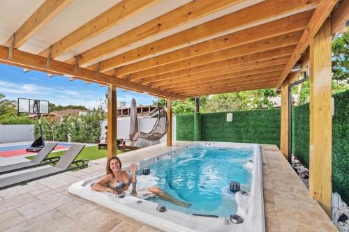 Peaceful Rental Retreat in Miami Jacuzzi, BBQ L25