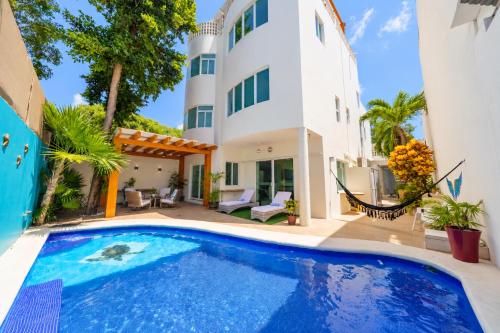 5 Bedroom Modern Villa with Private Pool - Great Location