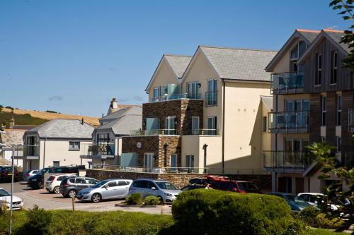The Beach House & Porth Sands Apartments - image 6