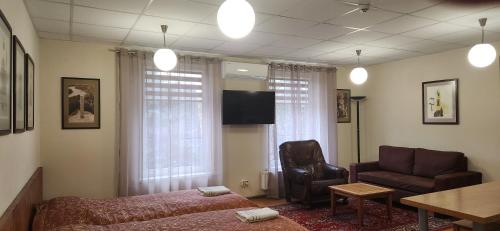 . Solo studio