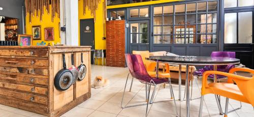APPARTEMENT loft industriel de 220 m2 cour et parking privé