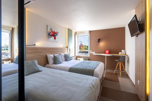 1 double bed, 1 twin bed