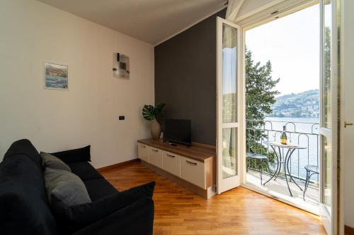 Dolce Vita cozy Apartament lakefront with a view