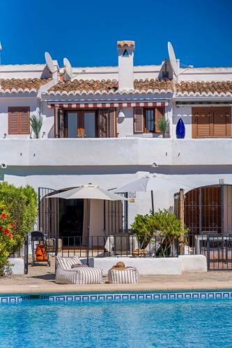 Stylish house by the pool with sea view in Moraira