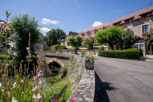 Logis Hotels - Auberge de l'Île - Hôtel 3 étoiles et Restaurant