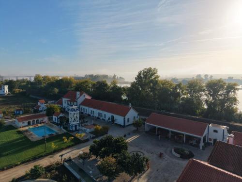 Marchanta Riverside Hotel