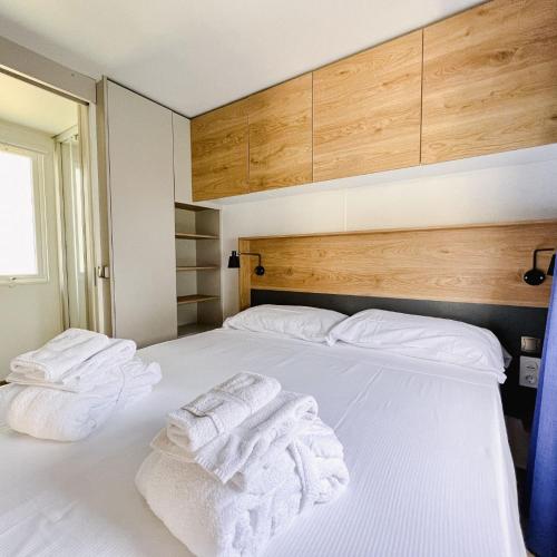 1 queen bed, 1 twin bed