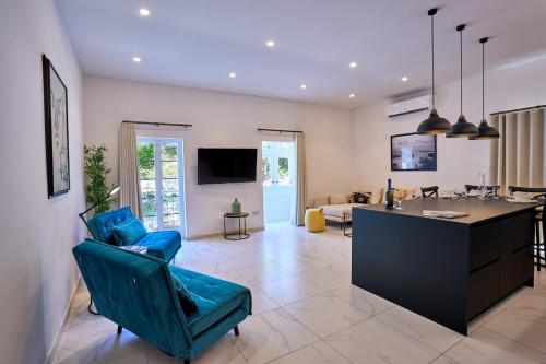 Waterfront Apartment with Marina Views 3