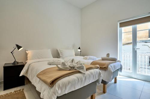 Waterfront Apartment with Marina Views 5