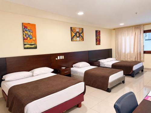 2 double beds, 1 twin bed