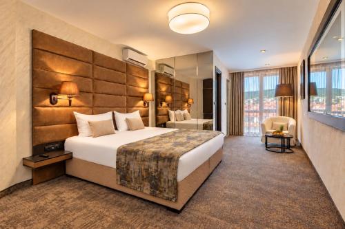 1 queen bed
