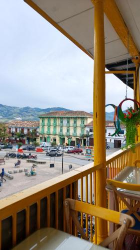 Amarilla Casa Viva