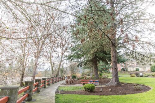 Riverfront Inn Roseburg