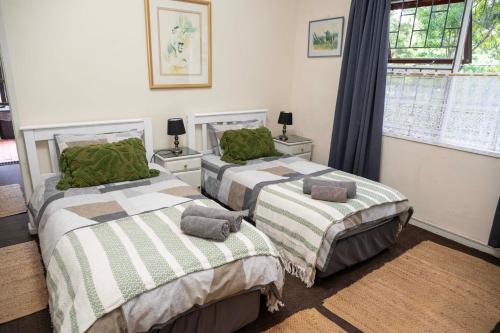 1 double bed, 1 twin bed
