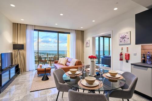 Elegant One-Bedroom Apartment with Sea Views 1
