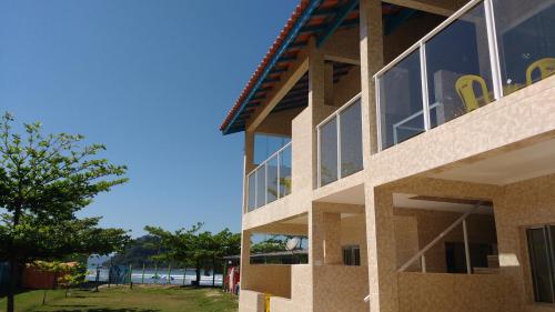 2 bedrooms, 7 beds