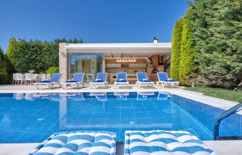  Villa EverGreen in Foinikiá