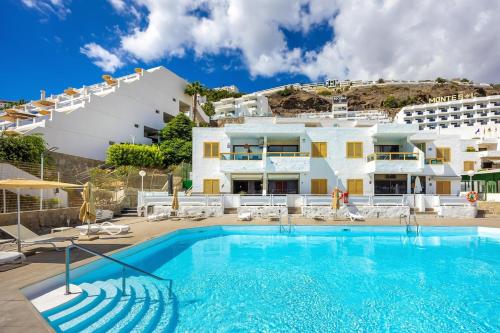 Puerto Rico Escape Pool, Bar & Sea Views