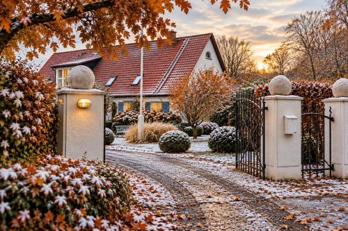 3 bedrooms, 4 beds