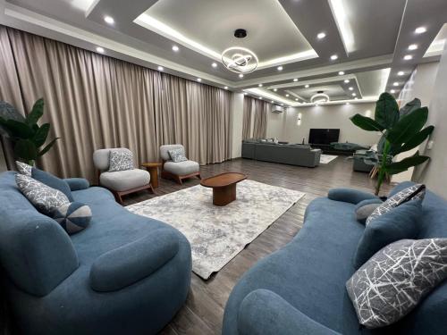 3 bedrooms, 5 beds